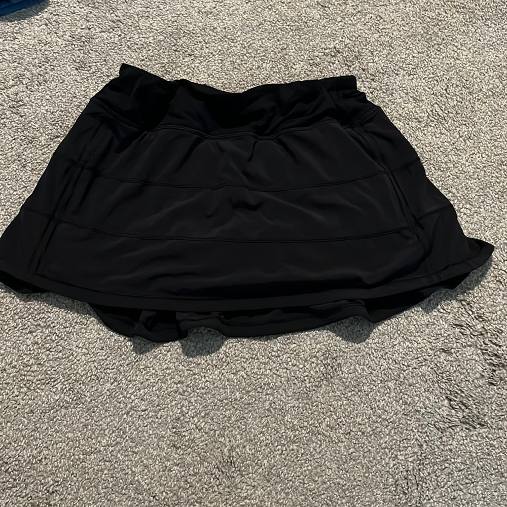 Lululemon black pace rival skirt size 6